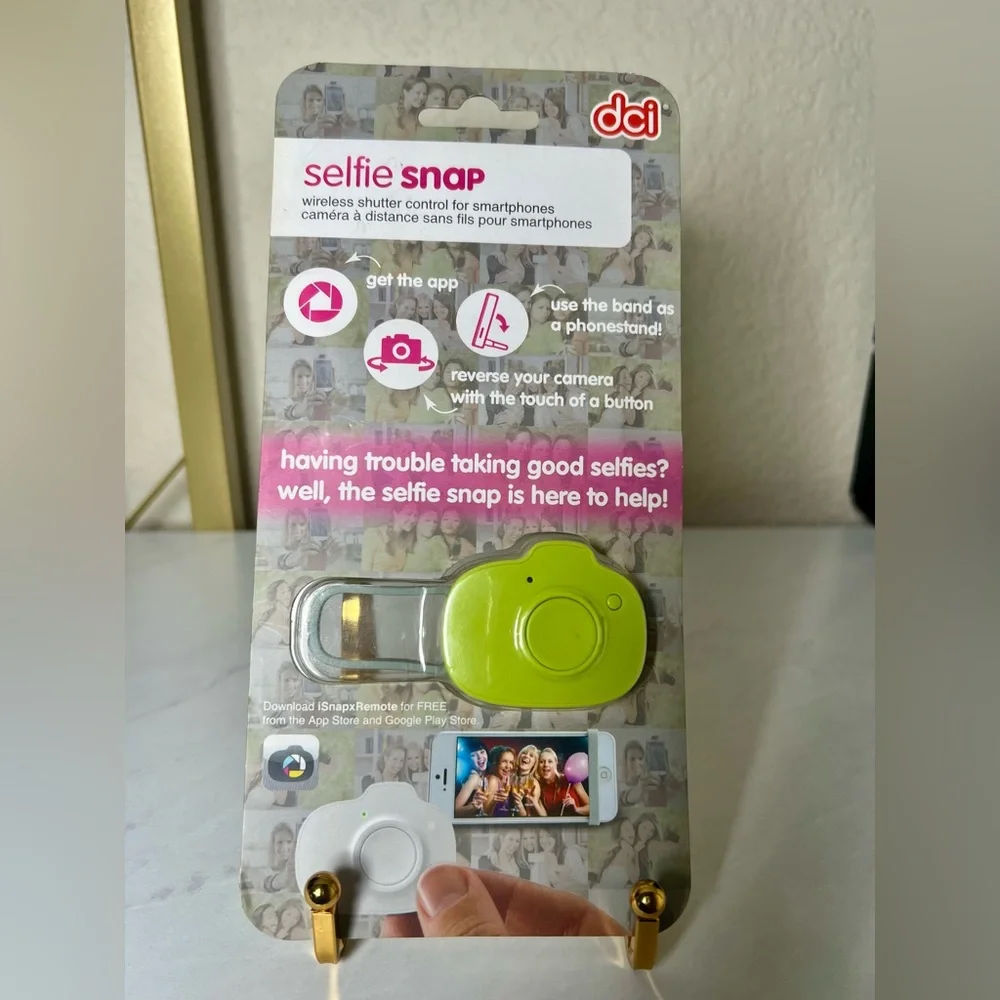 NWT Selfie Snap Wireless Shutter Control - Green